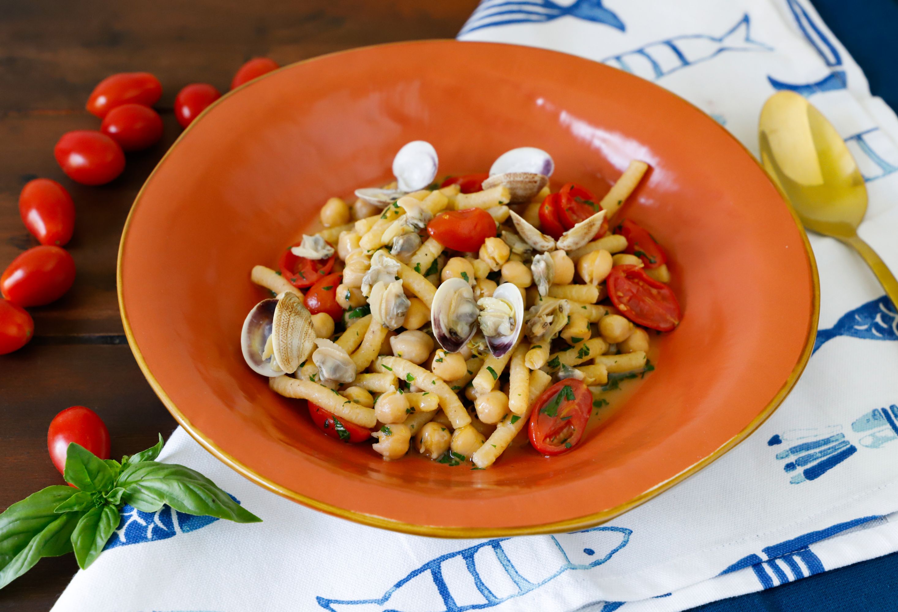 Passatelli con ceci, vongole e pomodorini